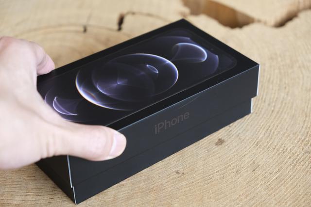キミ、13年ぶりに痩せた？ iPhone 12の箱がかなりコンパクトになってる ギズモード・ジャパン