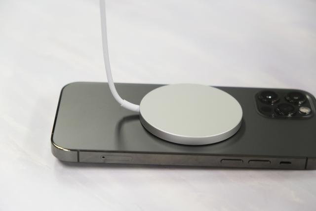 201019magsafe_09