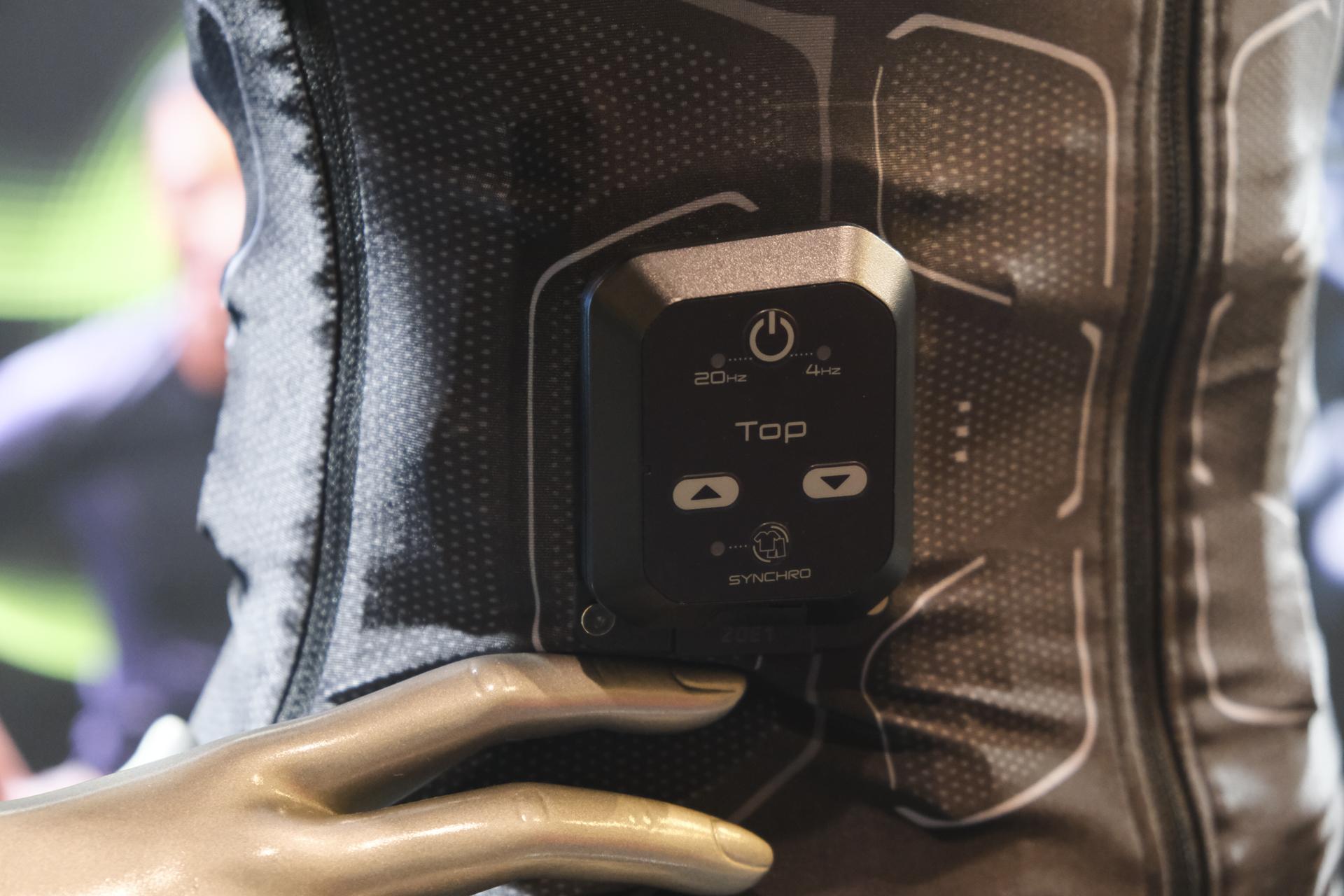 電気刺激だけじゃない「SIXPAD Home Gym」。おうちトレーニングを本気