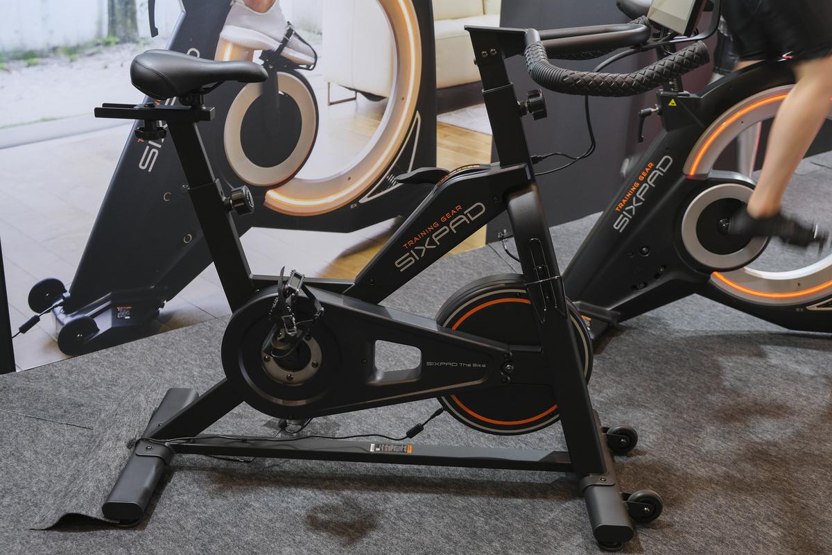 電気刺激だけじゃない「SIXPAD Home Gym」。おうちトレーニングを本気 