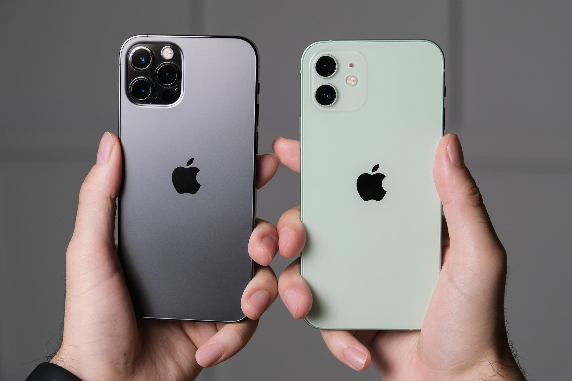 結局iPhone 12とiPhone 12 Pro、どっちが良いの？ 触って感じた確かな