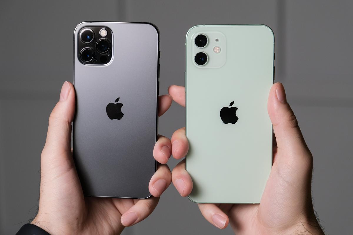 結局iPhone 12とiPhone 12 Pro、どっちが良いの？ 触って感じた確かな 