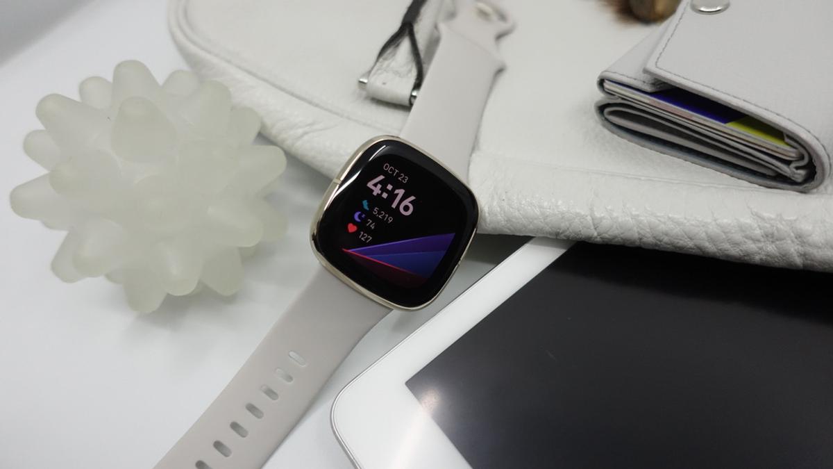 Fitbitのほぼ完成形。ストレスレベルが測れる「Fitbit Sense」を2週間