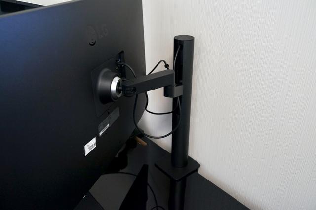 目指すはコックピットのような仕事環境。LGのモニターで作る快適 目指すはコックピットのような仕事環境。LGのモニターで作る快適