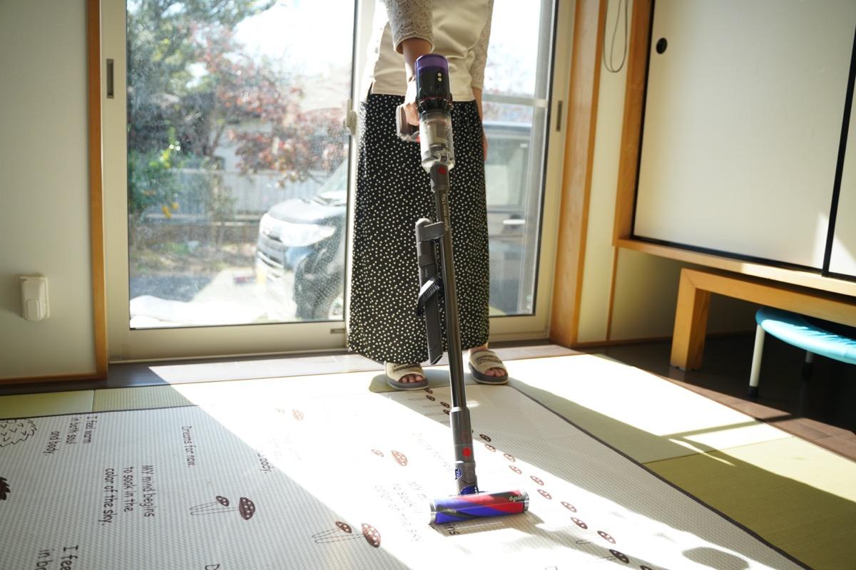 びっくりするくらい軽い！でも人と家を選ぶ。Dyson micro 1.5kgレビュー | ギズモード・ジャパン