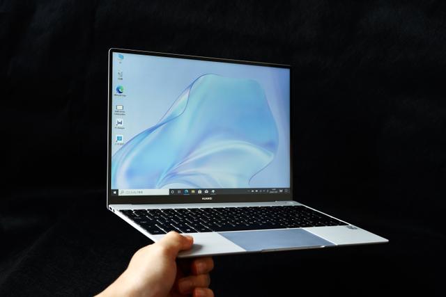 薄くて軽くてハイスペック。HUAWEI MateBook Xの｢そぎ落とされっぷり
