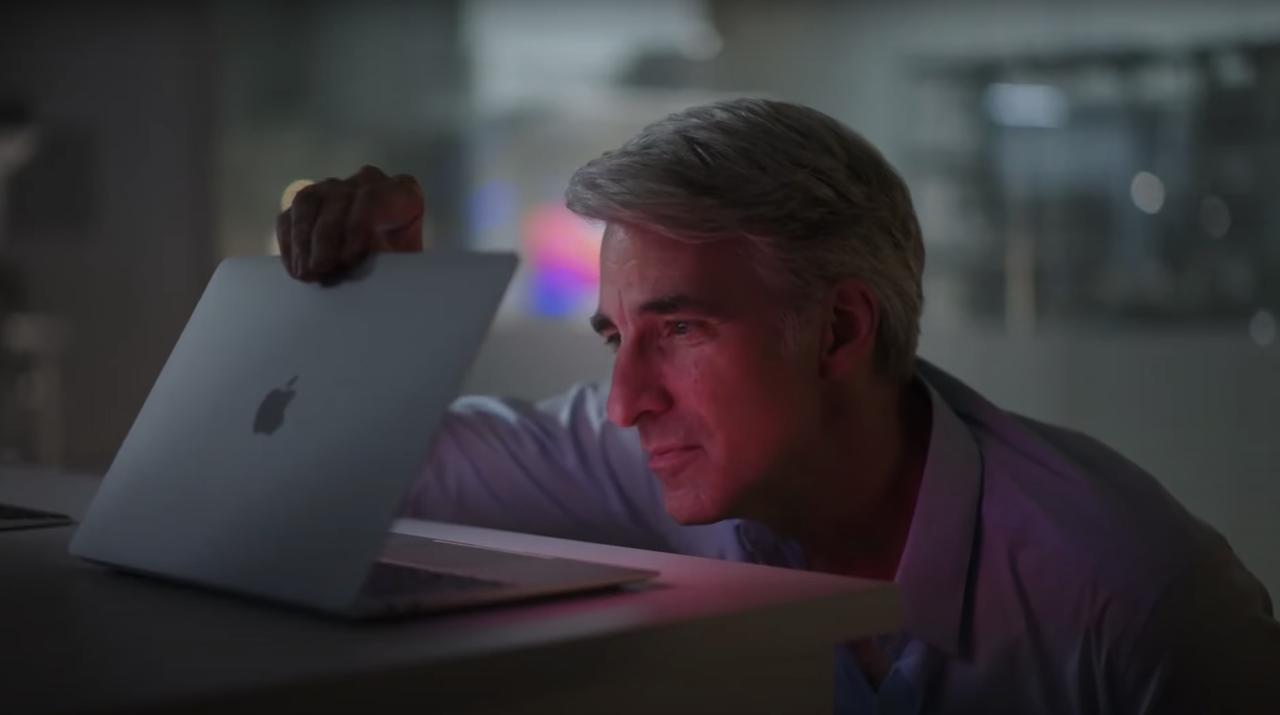 ではここで、クレイグ・フェデリギ上級副社長のサービスショットをご覧いただきましょう #AppleEvent