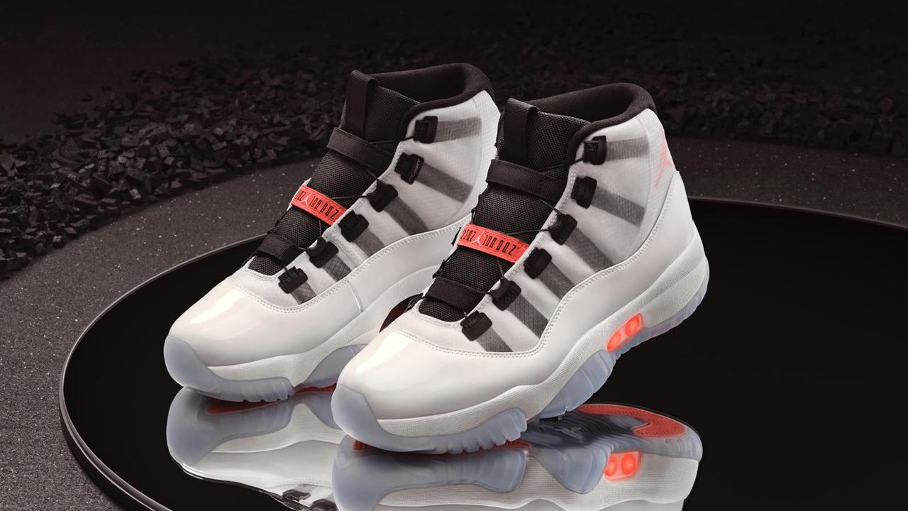 すっごい未来的。ついに｢Air Jordan XI｣が自動靴紐シューズになった！