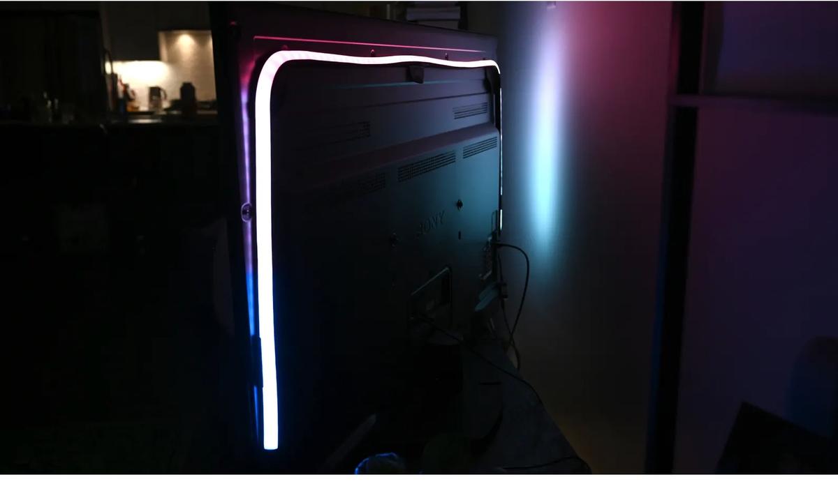 フィリップス Hueの「Play Gradientライトストリップ」：これでテレビ 