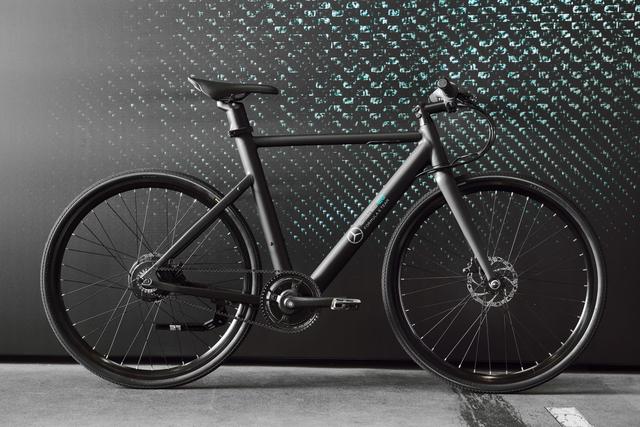 メルセデス・ベンツが33万円で買える？ 重さ17kgでベルト  