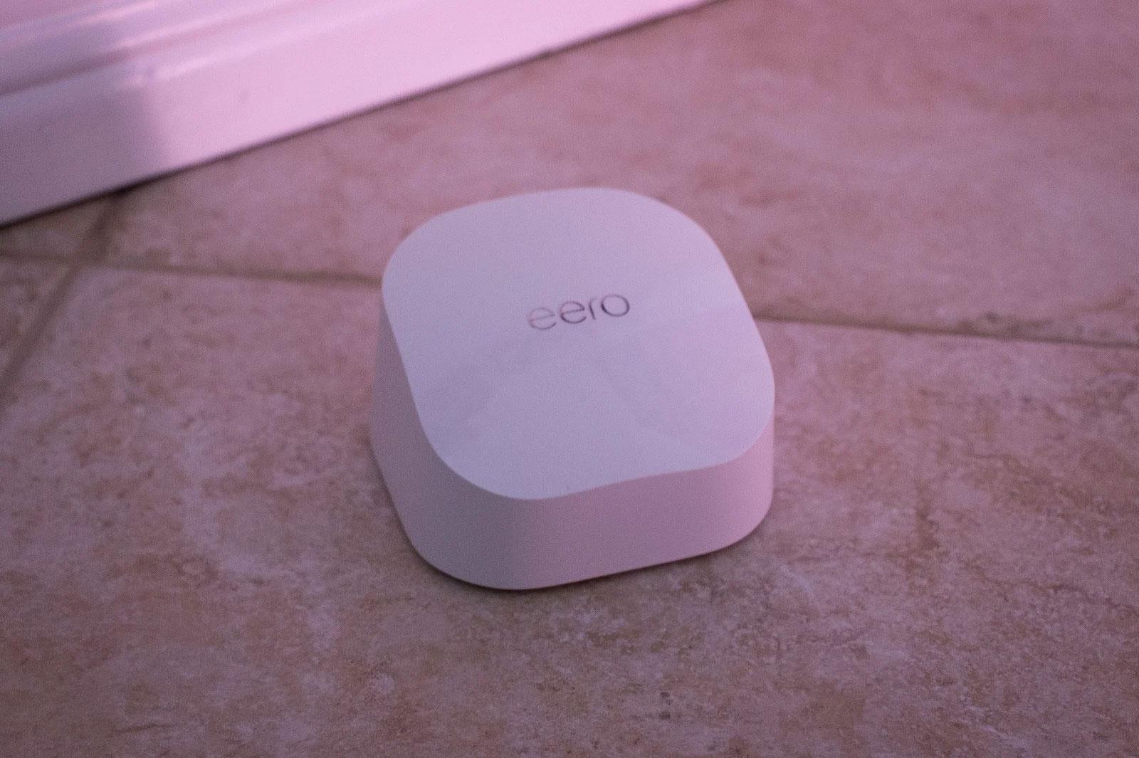 eero 6+ デュアルバンドメッシュWi-Fiルーター EERO 6 Dual-Band Mesh Wi-Fi 6 System with Built-in Zigbee Smart