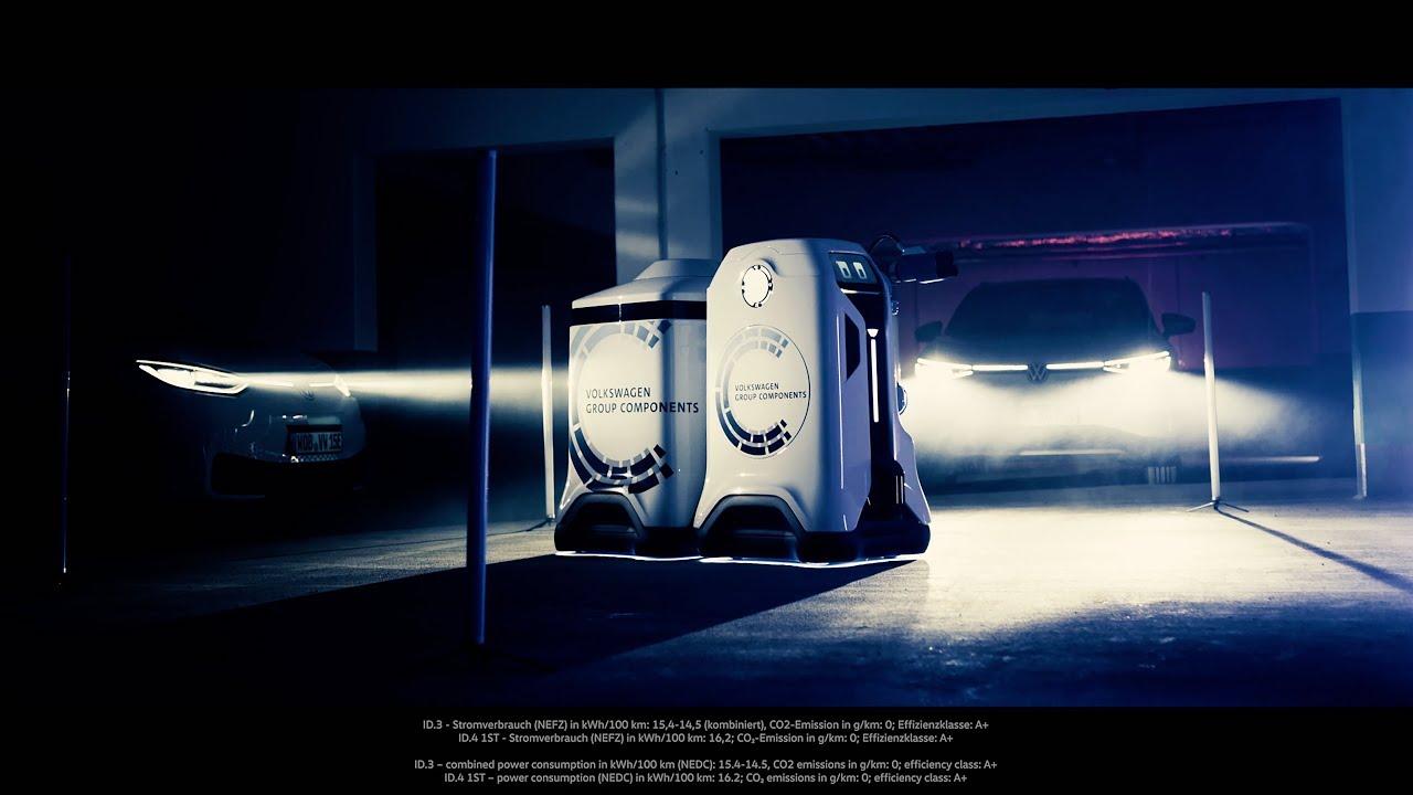 電気自動車の自動充電ロボット、VWがプロトタイプを開発