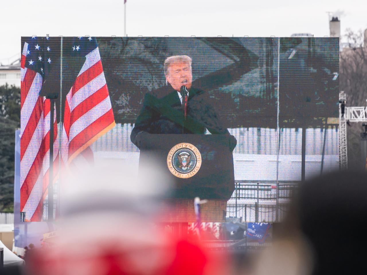 国会議事堂占拠前の決起集会をライブ観戦していたトランプ一族。大統領がTwitter永久アカバンに