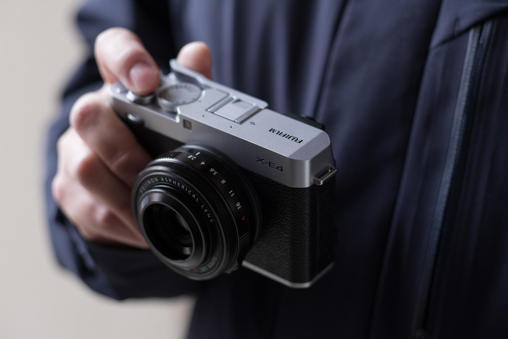 FUJIFILM X-E4 シルバー xf18-55mm - デジタルカメラ
