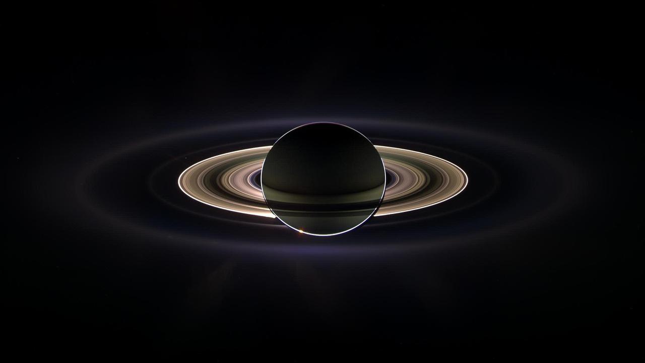 宇宙は広い。そしてつながっている。土星の衛星レアで発見された化合物はもしかしたら衛星タイタンから飛んできたのかも