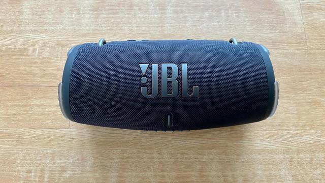 重低音がっつりめ。アウトドアに最適なJBLのワイヤレススピーカー | ギズモード・ジャパン