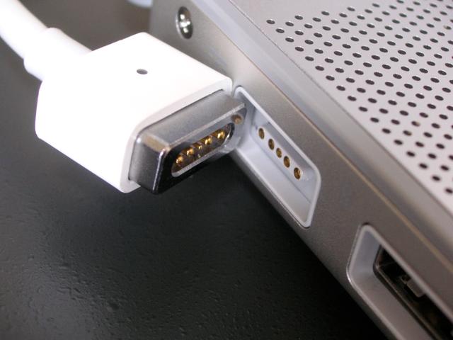 Apple_magsafe_tight