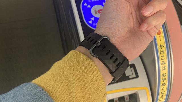 手首で｢ピピッ｣と支払えるってすごく楽！ Suica対応｢Fitbit Charge4