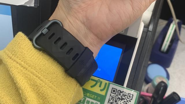 手首で｢ピピッ｣と支払えるってすごく楽！ Suica対応｢Fitbit Charge4