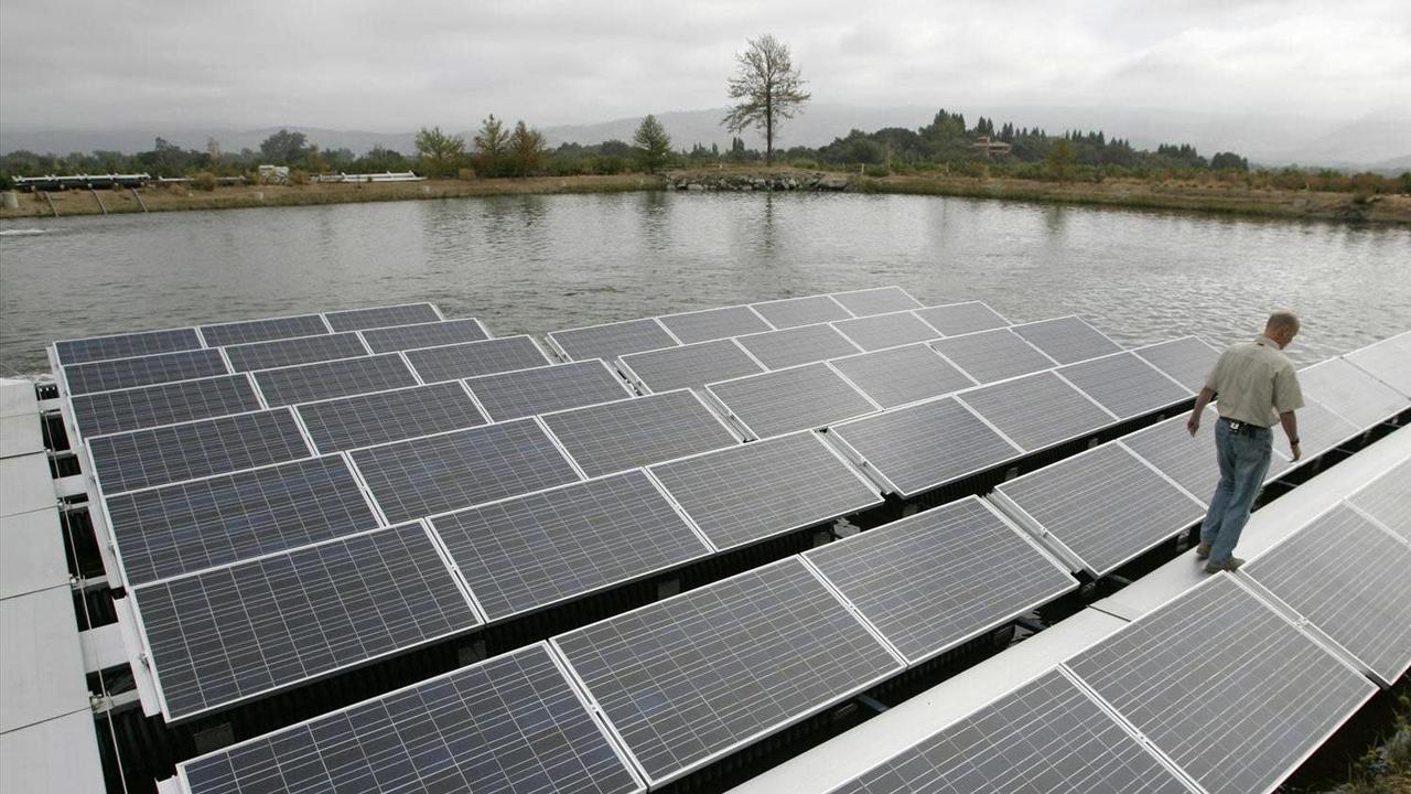 日本で盛んな水上ソーラーがカリフォルニアでも人気。目当ては電気と…水！