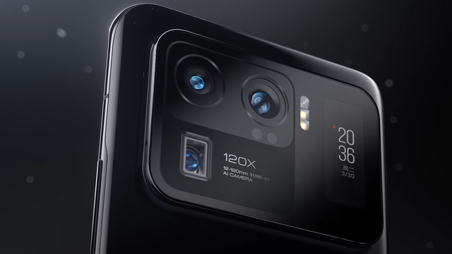 シャオミのMi 11 Ultraはミニスクリーンを大型カメラ突起に配置