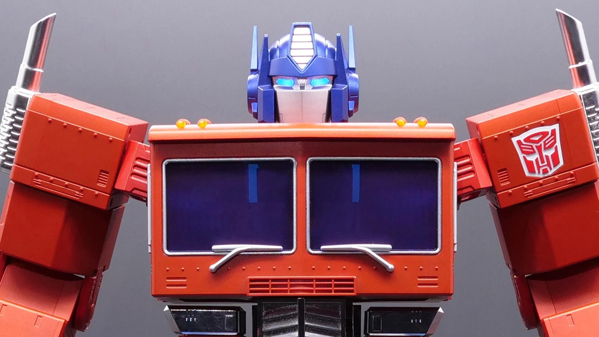 Hasbroから自分でトランスフォームするオプティマスプライムが登場