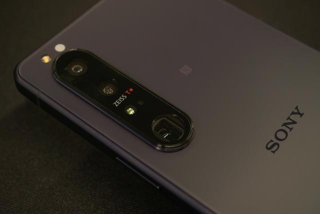 Xperia_1_III_d