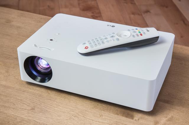 会社に来なくなったギズモード編集長。⼼配になって家に⾏ったら4K 