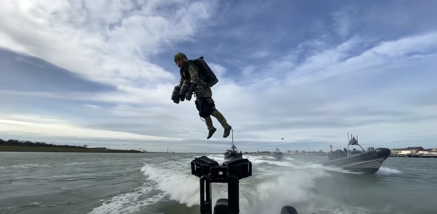 オランダ海軍特殊部隊の訓練にジェット・スーツを導入