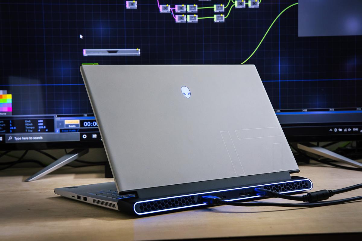 PCの力で不可能が可能に。新しいライブの形を創造するクリエイターが 