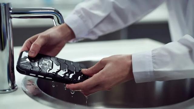 手洗いと一緒に！水と石鹸で洗える抗菌タフスマホ｢Cat S42 H+ 