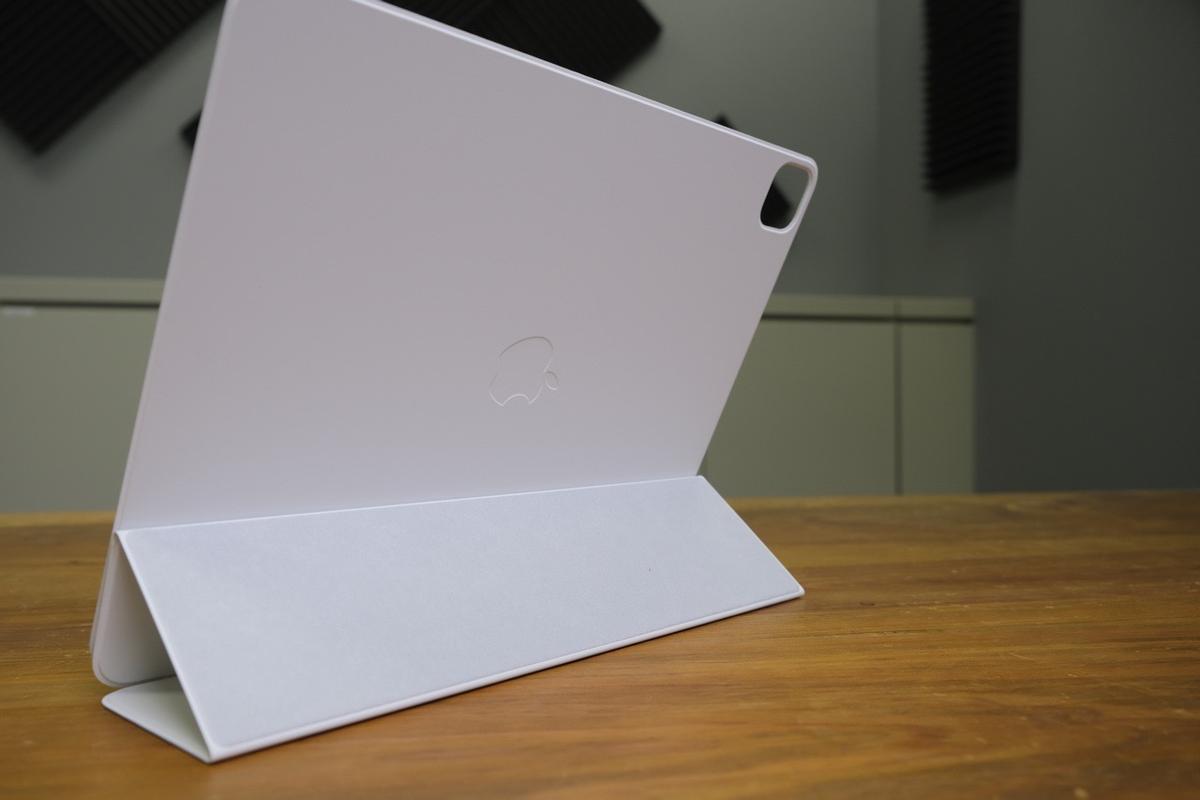 Pad Pro ケース カバー 純正 Smart Folio ホワイト　第3世代 ホワイトなiPad Proカバーが白すぎて、暮らしの清潔感も上がっちゃい