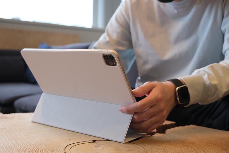 ホワイトなiPad Proカバーが白すぎて、暮らしの清潔感も上がっちゃい