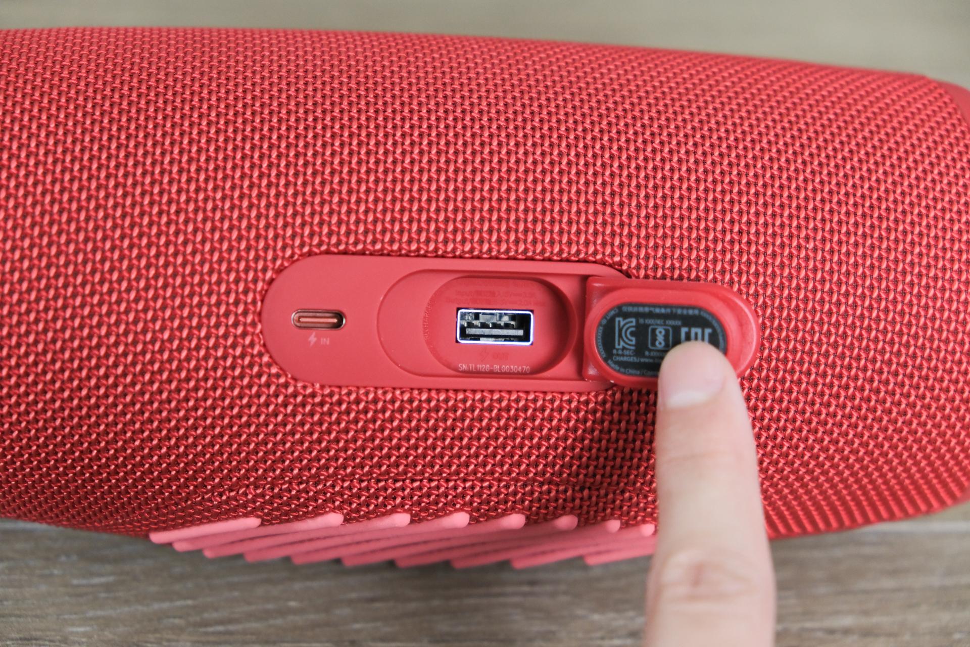 オーディオ機器 スピーカー アウトドアスピーカーって外で楽しむものだと思ってた。JBL｢CHARGE 5 