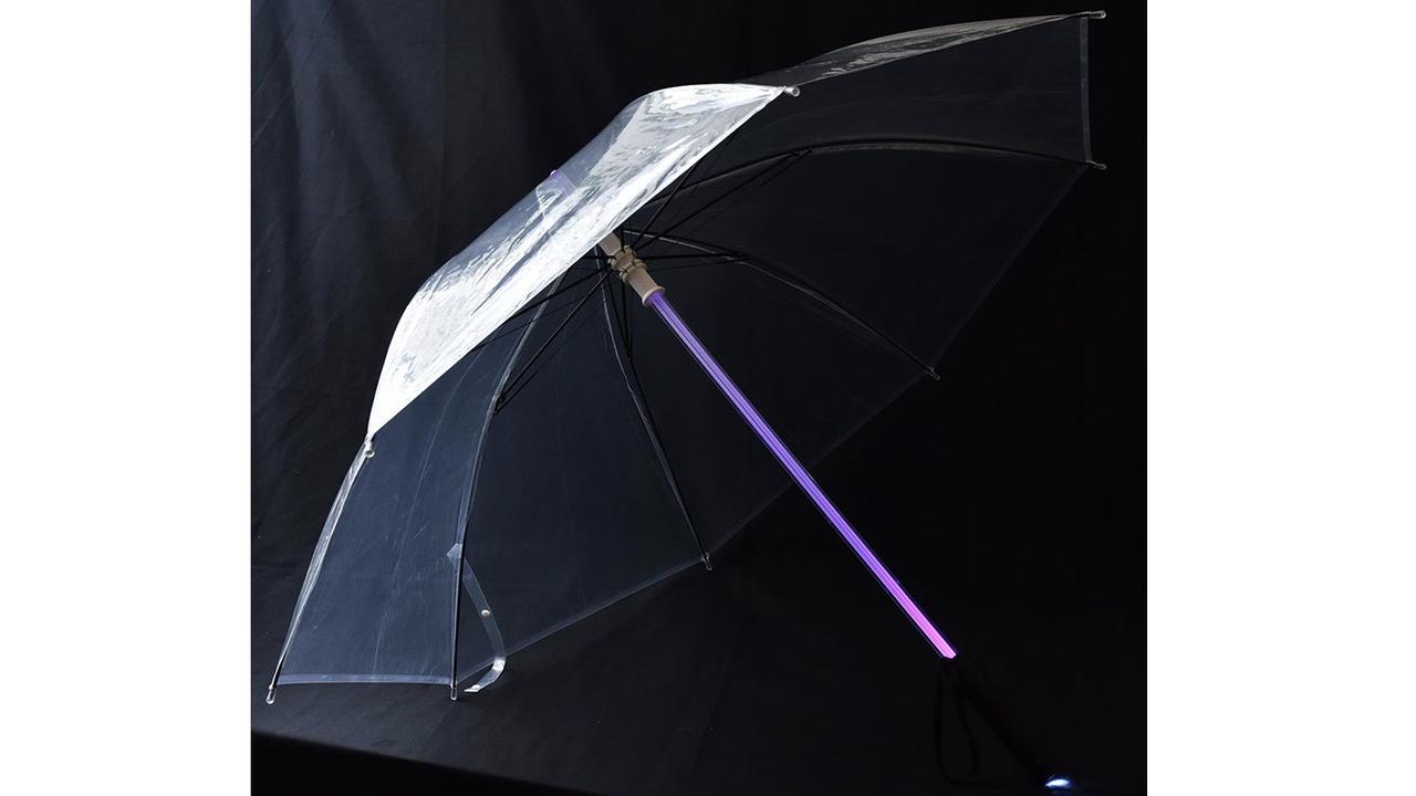 雨の日はジェダイの戦士になれる！ LEDで支柱が光る雨傘｢光る！ライフセーブレラ｣
