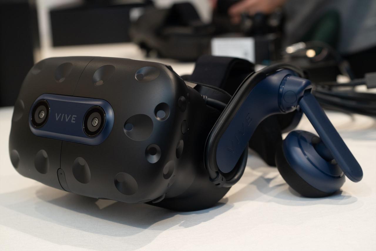 VRの次元がひとつ上がった：HTC｢VIVE Pro 2｣