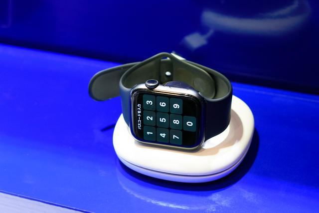 スマート＆コンパクト。Ankerから｢手軽に使えるApple Watch充電器｣が2 