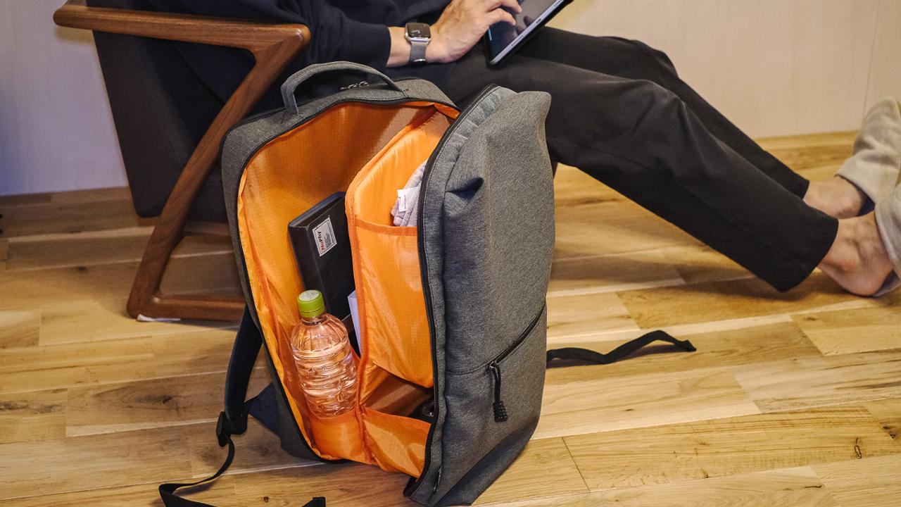2階建ての仕分け構造で中身スッキリ！ 荷物整理の工夫が詰まった｢KABAG Box｣を使ってみた