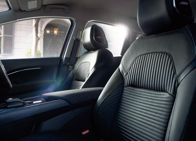 009-NOTEAURA_image_interior_R