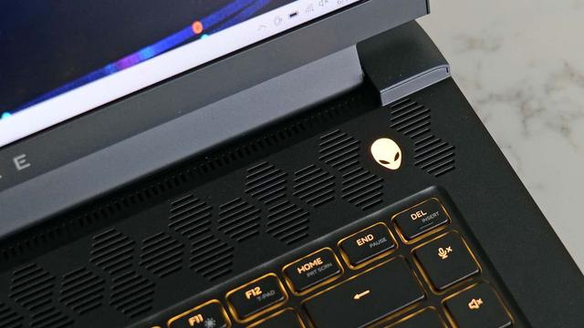 Alienware m15 R5 Ryzen Edition レビュー:AlienwareにAMD Alienware m15 R5 Ryzen Edition レビュー:AlienwareにAMD