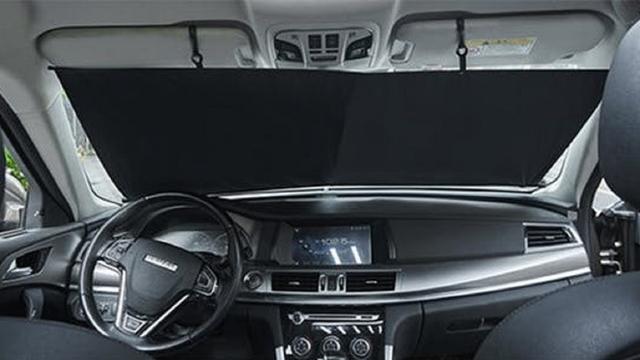 引っ張り上げるロール式サンシェードで愛車を太陽光から守る ギズモード ジャパン