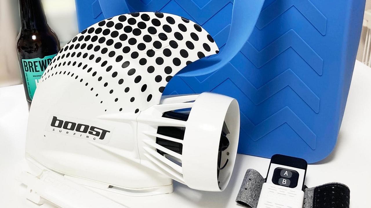 サーフボード取付型モーター「BoostFin」でマリンスポーツを満喫 サーフボード取付型モーター「BoostFin」でマリンスポーツを満喫