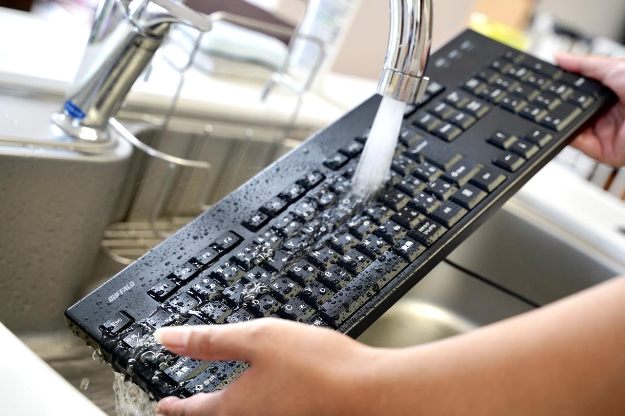 毎日サラサラタッチのキーボードを使いたい。ならキーボード洗っちゃいなよ！