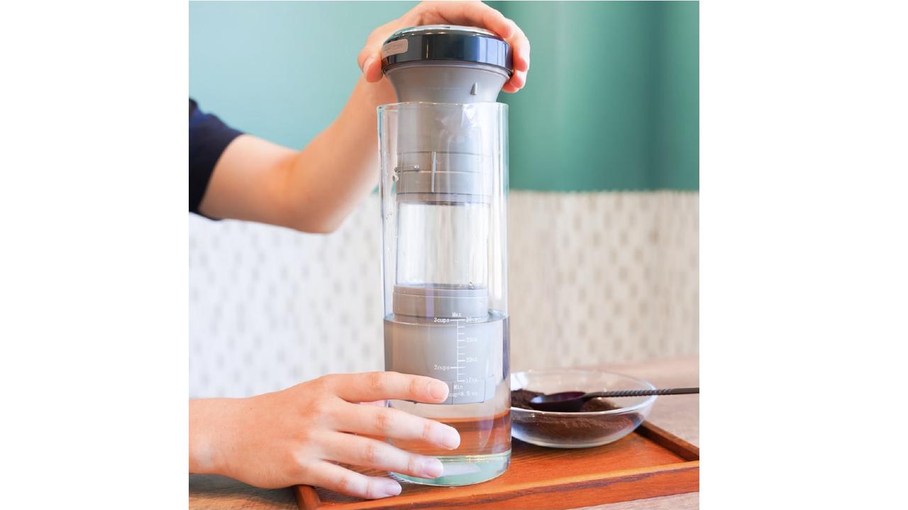 たった15分で水出しコーヒーが作れるボトル。科学実験みたいに吸引圧力でコーヒーが上下する！