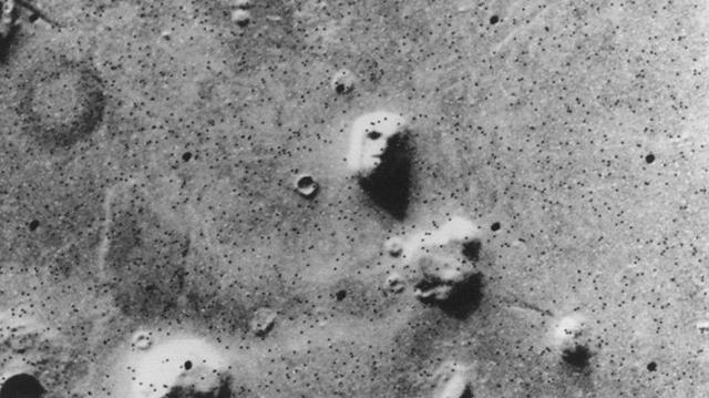 200520_weirdmars_faceonmars