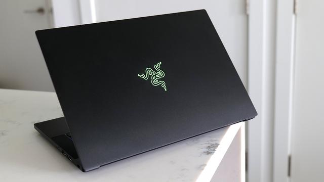 20210802RazerBlade14_lid