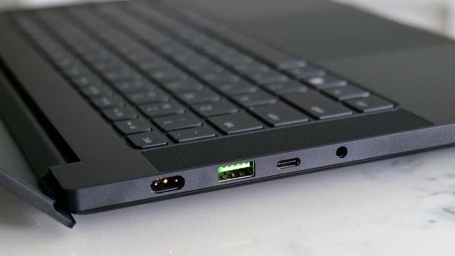 20210802RazerBlade14_ports