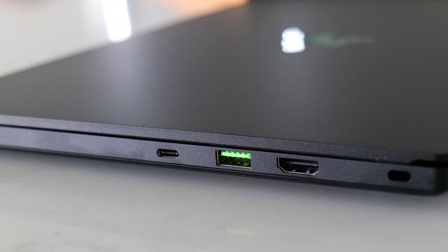 20210802RazerBlade14_rightside