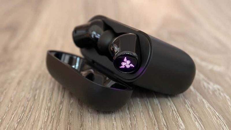 もうAirPods買う理由なくない？ 光る新型ワイヤレスイヤホンRAZER 