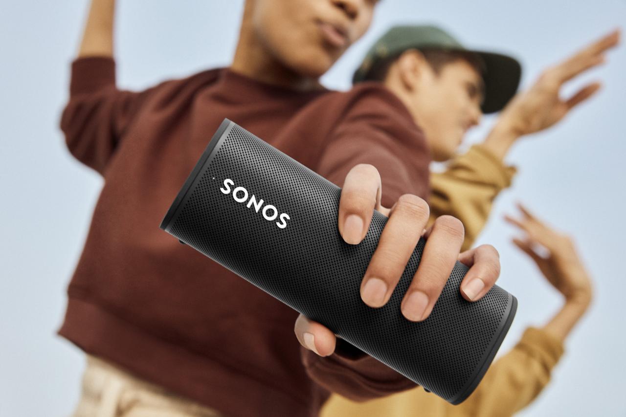 500mlペットボトルより軽い！ 優秀スピーカー｢Sonos Roam｣が8月30日に日本でも発売開始！